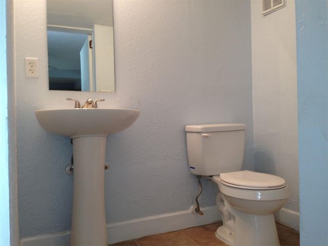 1328 CLOVERLAWN AVENUE B, Orlando, FL 32806