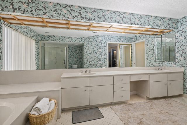 6691 S Pine Court, West Palm Beach, FL 33418