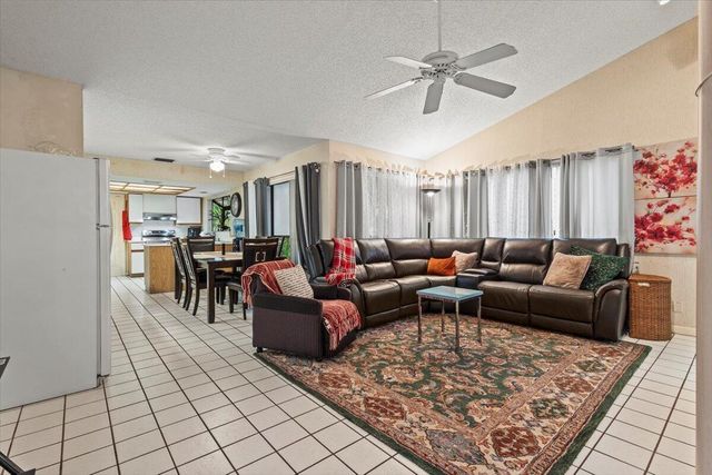 6691 S Pine Court, West Palm Beach, FL 33418