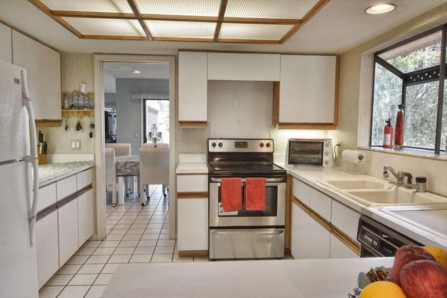 6691 S Pine Court, West Palm Beach, FL 33418