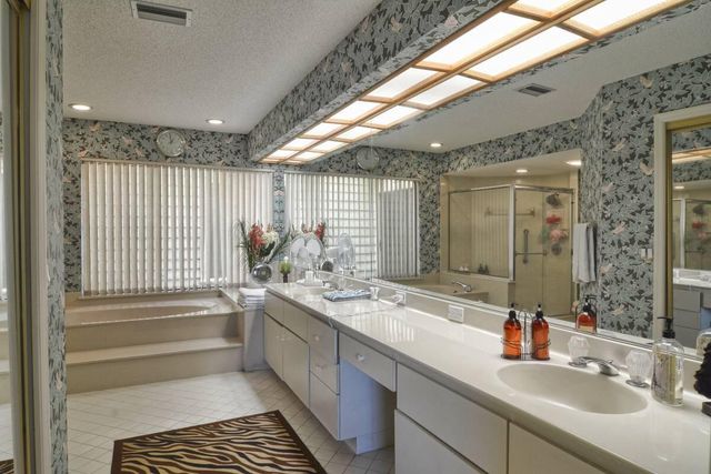 6691 S Pine Court, West Palm Beach, FL 33418