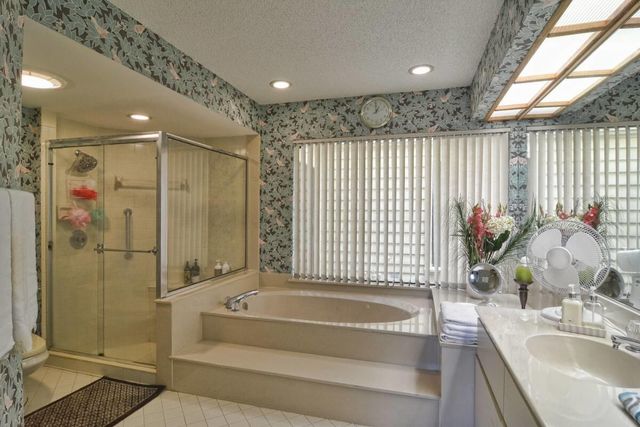 6691 S Pine Court, West Palm Beach, FL 33418