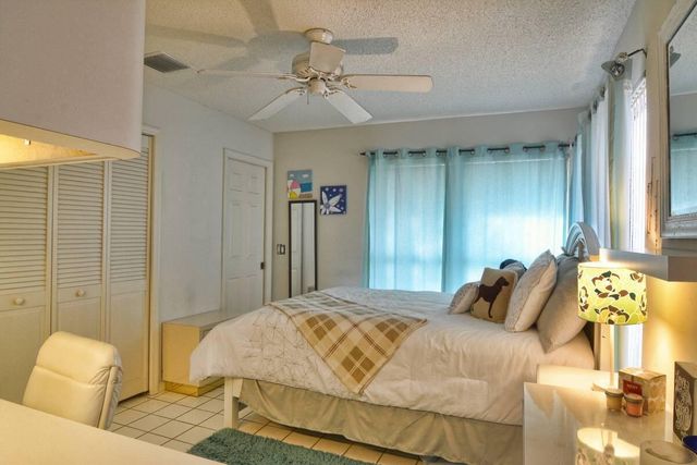 6691 S Pine Court, West Palm Beach, FL 33418