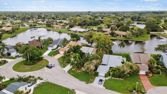 6691 S Pine Court, West Palm Beach, FL 33418