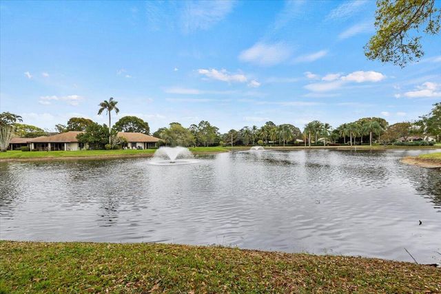 6691 S Pine Court, West Palm Beach, FL 33418