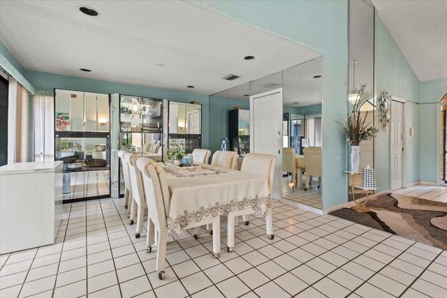 6691 S Pine Court, West Palm Beach, FL 33418