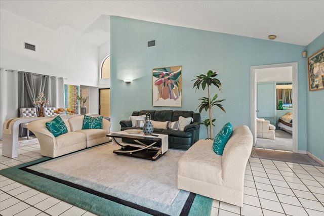 6691 S Pine Court, West Palm Beach, FL 33418