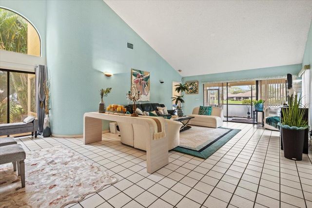 6691 S Pine Court, West Palm Beach, FL 33418