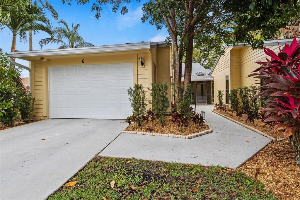 6691 S Pine Court, West Palm Beach, FL 33418