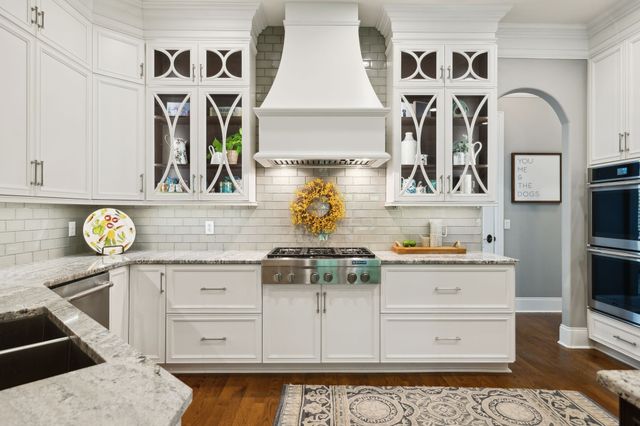 1075 Natchez Valley Ln, Franklin, TN 37064