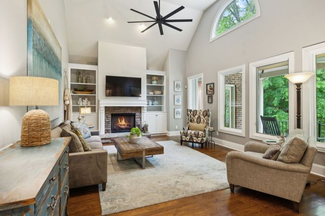 1075 Natchez Valley Ln, Franklin, TN 37064