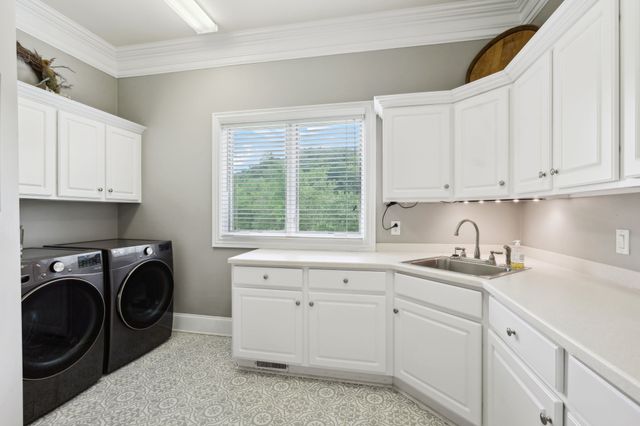 1075 Natchez Valley Ln, Franklin, TN 37064