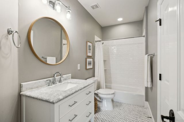 1075 Natchez Valley Ln, Franklin, TN 37064