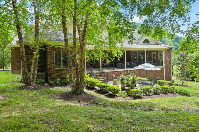 1075 Natchez Valley Ln, Franklin, TN 37064