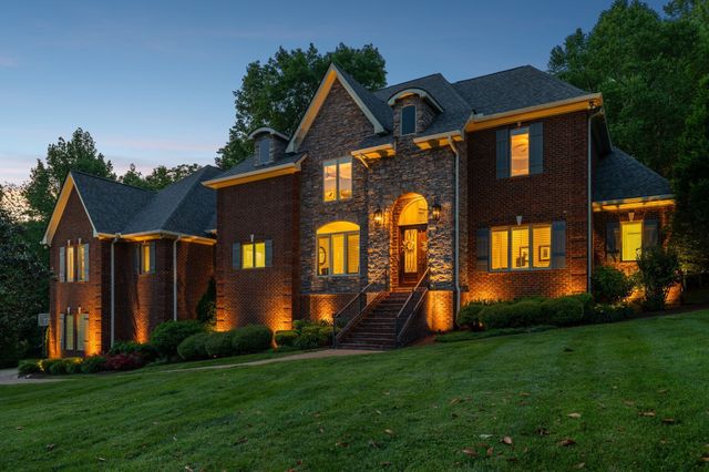 1075 Natchez Valley Ln, Franklin, TN 37064