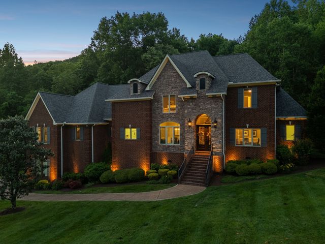 1075 Natchez Valley Ln, Franklin, TN 37064