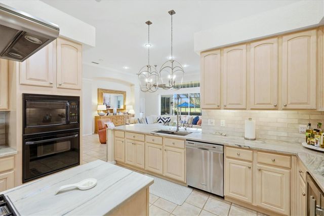 7304 SAINT GEORGES WAY, University Park, FL 34201