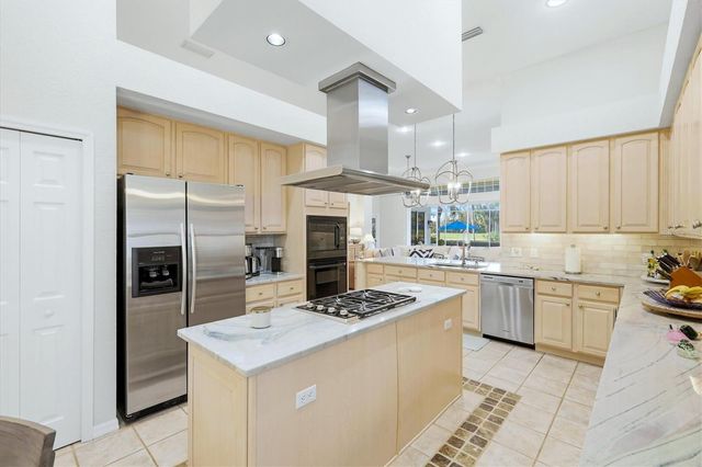 7304 SAINT GEORGES WAY, University Park, FL 34201