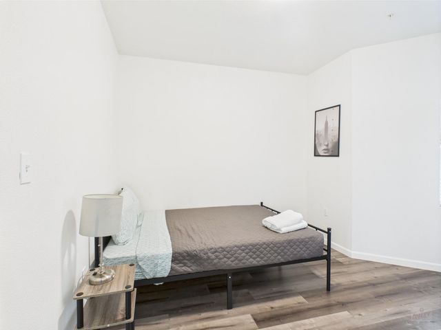 911 W 22nd ST 301, Austin, TX 78705