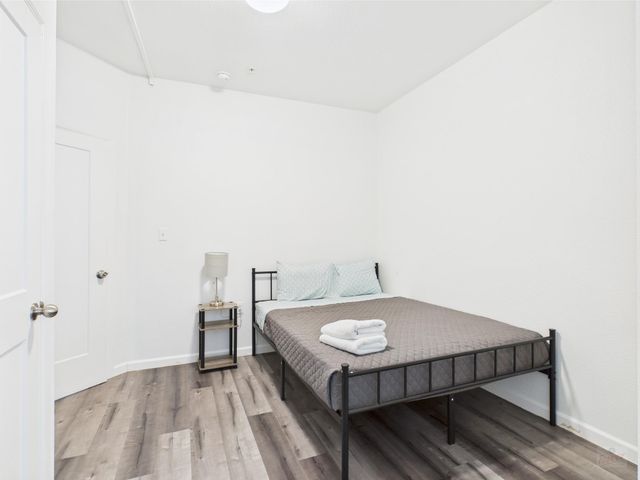 911 W 22nd ST 301, Austin, TX 78705