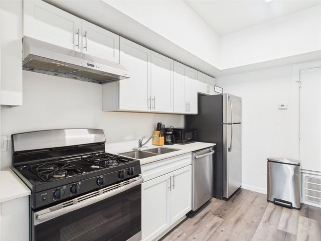 911 W 22nd ST 301, Austin, TX 78705