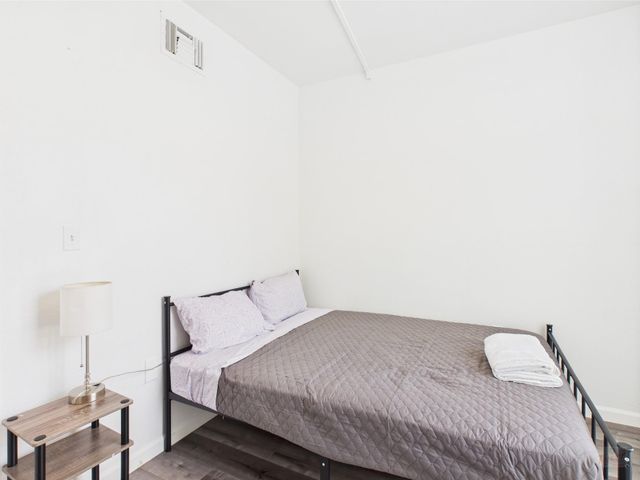 911 W 22nd ST 301, Austin, TX 78705