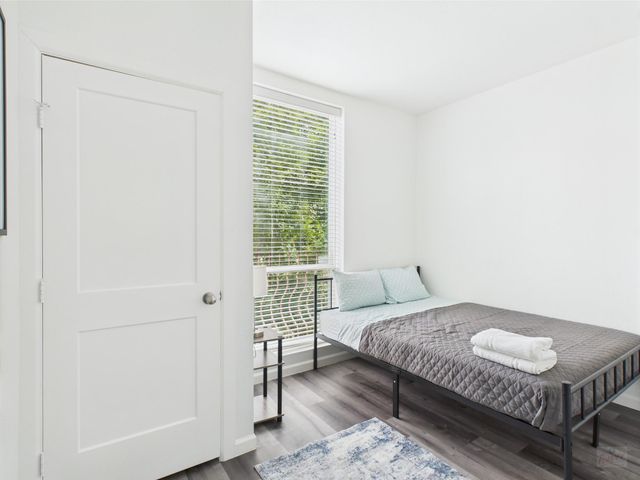 911 W 22nd ST 301, Austin, TX 78705