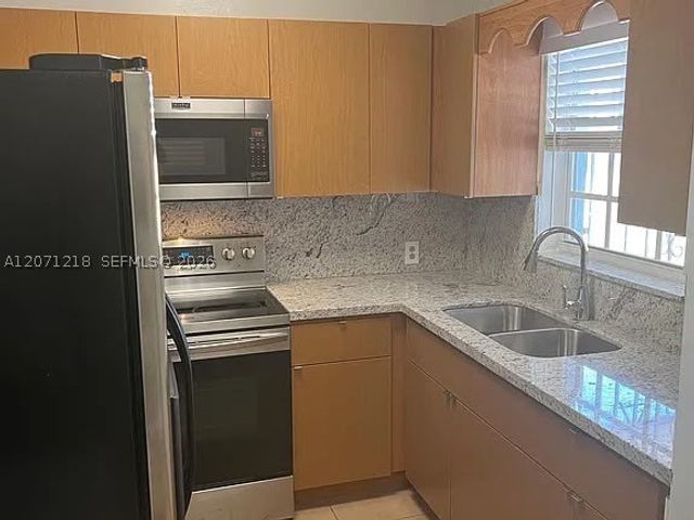 2645 SW 33rd Ave, Miami, FL 33133