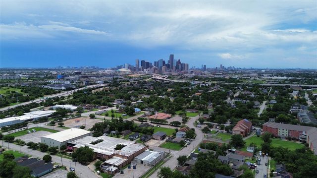 1501 Featherstone Street, Houston, TX 77020