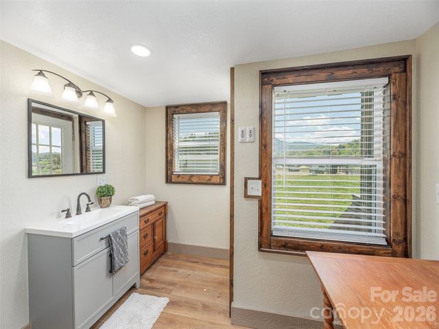 274 Charles Street, Clyde, NC 28721