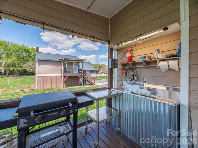 274 Charles Street, Clyde, NC 28721