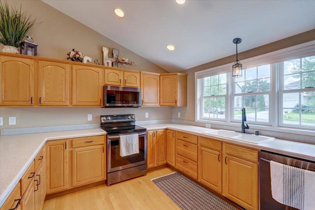 9906 Talons Way, Verona, WI 53593