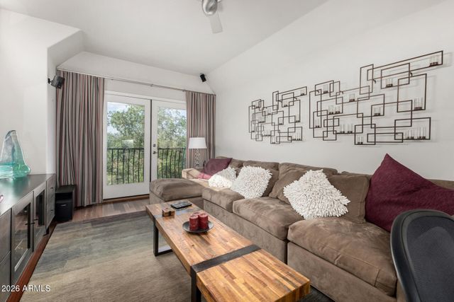 2847 E PINCHOT Avenue, Phoenix, AZ 85016