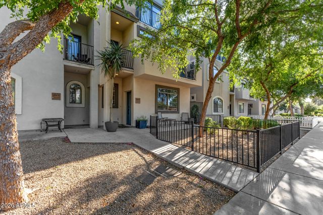 2847 E PINCHOT Avenue, Phoenix, AZ 85016