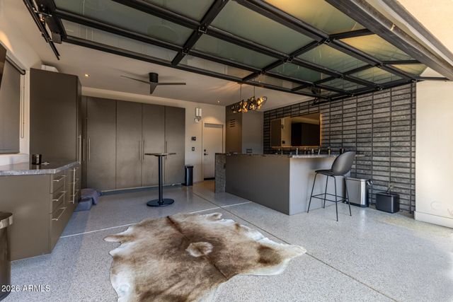 2847 E PINCHOT Avenue, Phoenix, AZ 85016