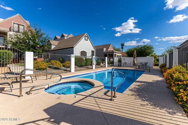 2847 E PINCHOT Avenue, Phoenix, AZ 85016