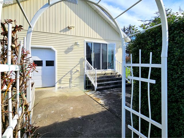 15482 MORRISON Ln, Brookings, OR 97415