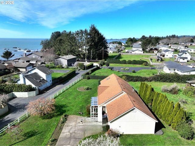 15482 MORRISON Ln, Brookings, OR 97415
