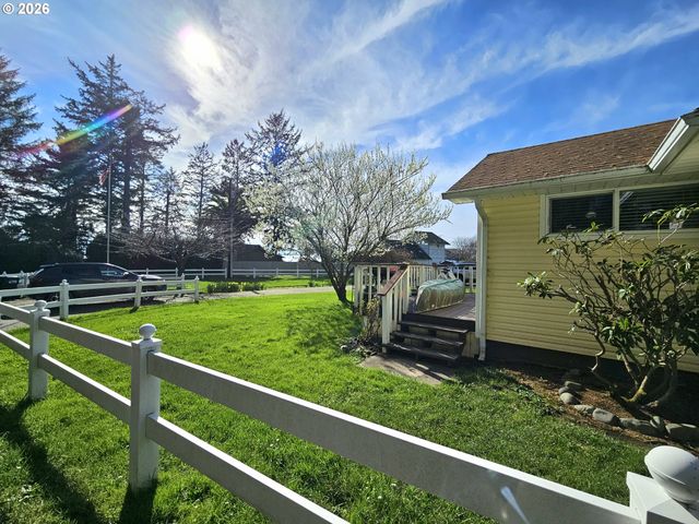 15482 MORRISON Ln, Brookings, OR 97415