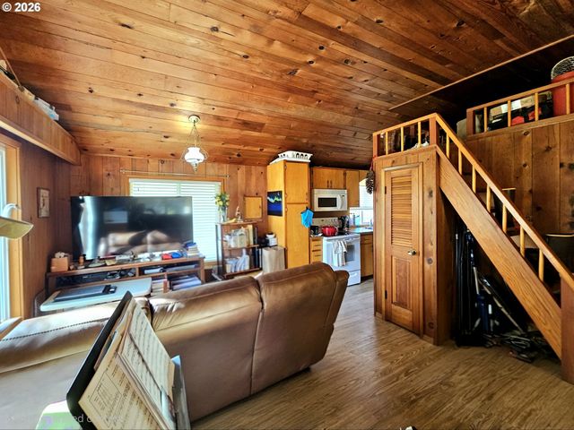 15482 MORRISON Ln, Brookings, OR 97415