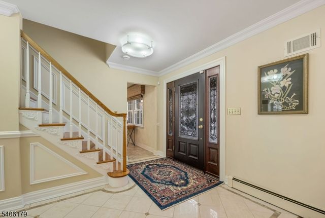 18 Vermont Dr, Paramus Boro, NJ 07652