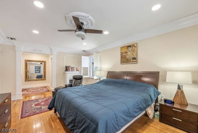 18 Vermont Dr, Paramus Boro, NJ 07652