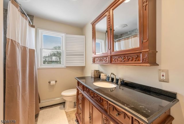 18 Vermont Dr, Paramus Boro, NJ 07652