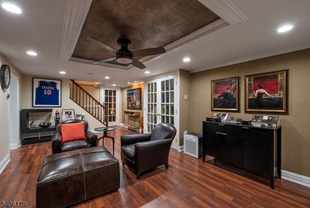 18 Vermont Dr, Paramus Boro, NJ 07652