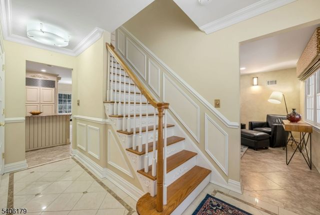 18 Vermont Dr, Paramus Boro, NJ 07652