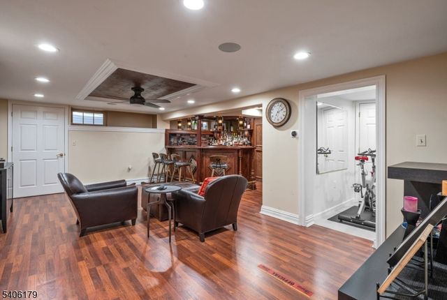 18 Vermont Dr, Paramus Boro, NJ 07652