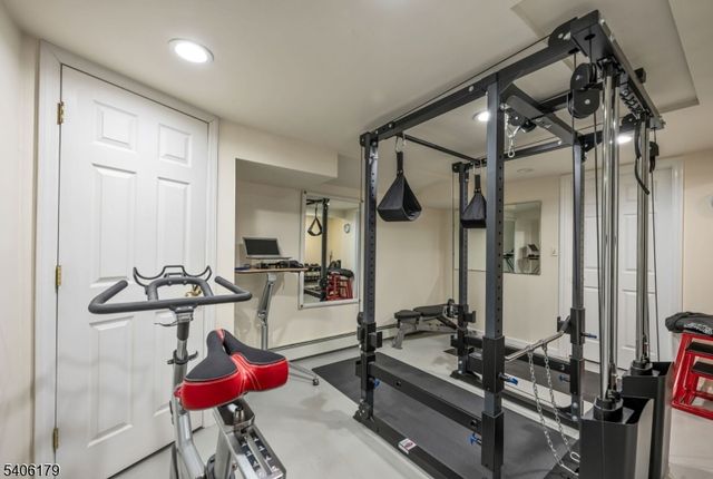 18 Vermont Dr, Paramus Boro, NJ 07652