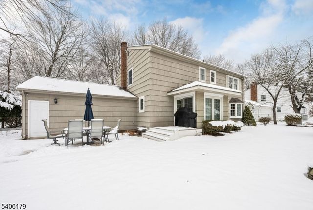 18 Vermont Dr, Paramus Boro, NJ 07652