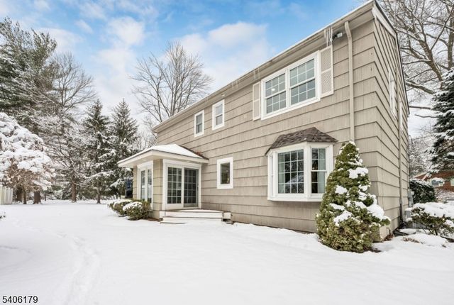 18 Vermont Dr, Paramus Boro, NJ 07652