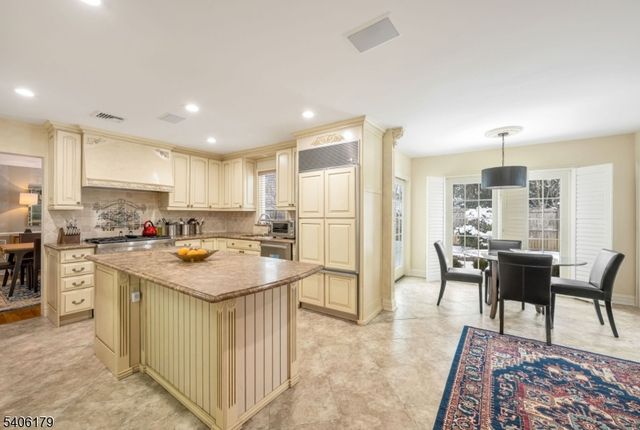 18 Vermont Dr, Paramus Boro, NJ 07652